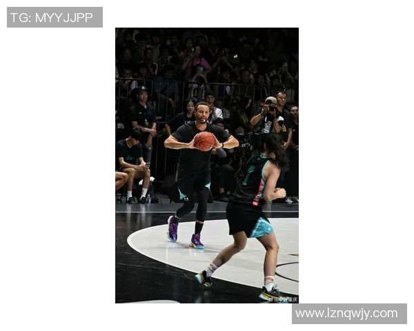 库里与足球巨星同框合影 展现篮球与足球跨界交流精彩瞬间